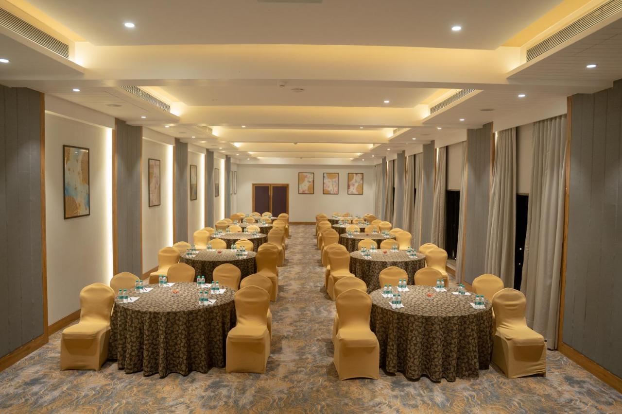 U Rivergate Karjat Dış mekan fotoğraf