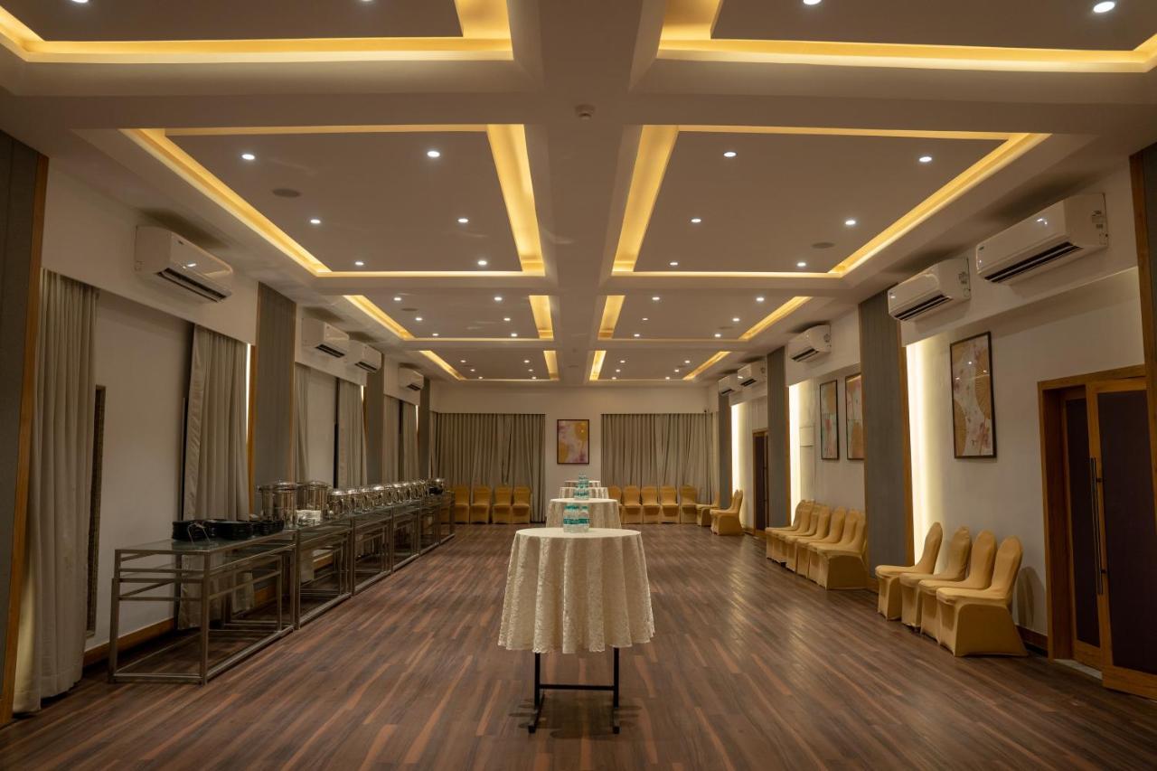U Rivergate Karjat Dış mekan fotoğraf